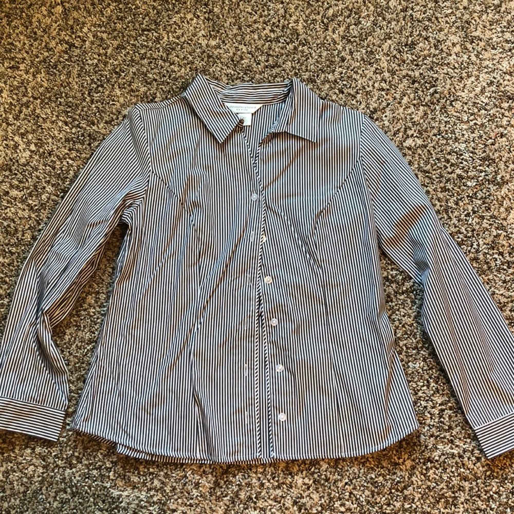 Chistopher Banks petite small button up